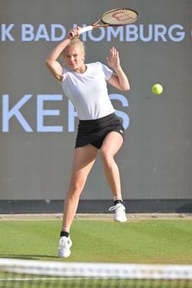 30.06.2023, xbrx, Tennis Bad Homburg Open WTA, Tennis Damen 250, emspor, v.l. Siniakova, Katerina (CZE), spielt den Ball, fokussiert, konzentriert Bad Homburg