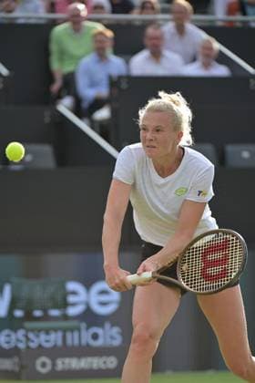 30.06.2023, xbrx, Tennis Bad Homburg Open WTA, Tennis Damen 250, emspor, v.l. Siniakova, Katerina (CZE), spielt den Ball, fokussiert, konzentriert Bad Homburg