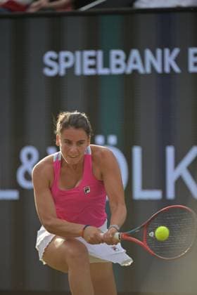 30.06.2023, xbrx, Tennis Bad Homburg Open WTA, Tennis Damen 250, emspor, v.l. Navarro, Emma (USA), spielt den Ball, fokussiert, konzentriert Bad Homburg