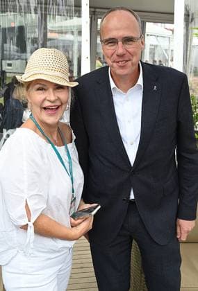 01.07.2023 Tennis, WTA, Tennis Damen Bad Homburg Open 2023 Finale Lucia Bronzetti (ITA) gegen Katerina Siniakova (Tschechien) Bild zeigt Eleonore Schmidt TOP-Magazin mit Peter Beuth Hessischer Minister des Innern und für emspor, DFL regulations prohibit any use of photographs as image sequences and or quasi-video