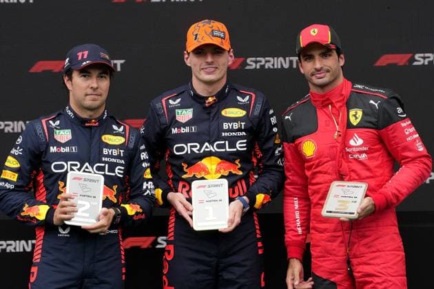 Formula 1 Rolex Großer Preis von Österreich 2023 01.07.2023, Red Bull Ring , Spielberg, Formula 1 Rolex Großer Preis von Österreich 2023 , im Bild Sieger Max Verstappen (NLD), Oracle Red Bull Racing (M), 2.Platz für Sergio Perez (MEX), Oracle Red Bull Racing (L), 3. Platz für Carlos Sainz Jr. (ESP), Scuderia Ferrari (R)