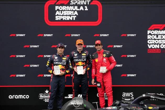 Formula 1 Rolex Großer Preis von Österreich 2023 01.07.2023, Red Bull Ring , Spielberg, Formula 1 Rolex Großer Preis von Österreich 2023 , im Bild Sieger Max Verstappen (NLD), Oracle Red Bull Racing (M), 2.Platz für Sergio Perez (MEX), Oracle Red Bull Racing (L), 3. Platz für Carlos Sainz Jr. (ESP), Scuderia Ferrari (R)