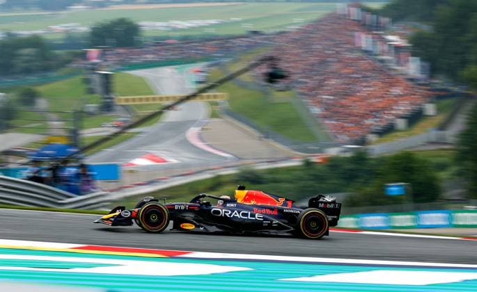 01 VERSTAPPEN Max (nld), Red Bull Racing RB19, action during the 2023 Formula 1 Rolex Grosser Preis von Osterreich, 2023 Austrian Grand Prix, 9th round of the 2023 Formula One World Championship, WM, Weltmeisterschaft from June 30 to July 2, 2023 on the Red Bull Ring, in Spielberg, Austria - F1 - AUSTRIAN GRAND PRIX 2023 DPPI Panoramic  F12023GP10AUT_JK074721 