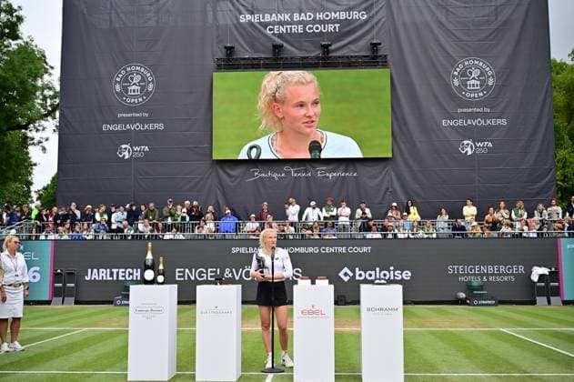 01.07.2023, xbrx, Tennis Bad Homburg Open WTA, Tennis Damen 250, emspor, v.l. FINALS, siegerehrung, ceremony, 1. platz, 1st place, Siniakova, Katerina (CZE), trophy, trophaee Bad Homburg