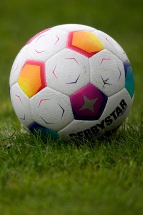 Düsseldorf, Deutschland, 2. Fussball Bundesliga Freundschaftsspiel Turu Düsseldorf vs. Fortuna Düsseldorf 2:6 am 01. 07. 2023 im Stadion an der Feuerbachstrasse in Düsseldorf Ball,Spielball,Fussball, Kugel, Derbystar, hoch Norbert Schmidt, Duesseldorf
