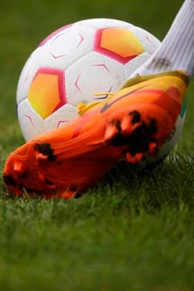 Düsseldorf, Deutschland, 2. Fussball Bundesliga Freundschaftsspiel Turu Düsseldorf vs. Fortuna Düsseldorf 2:6 am 01. 07. 2023 im Stadion an der Feuerbachstrasse in Düsseldorf Ball,Spielball,Fussball, Kugel, Derbystar,Rasen,Spielfeld,Fussballschuh, hoch Norbert Schmidt, Duesseldorf