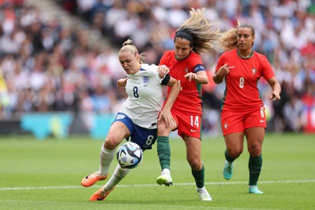 England v Portugal 01 July 2023, Milton Keynes - Womens International Friendly, Länderspiel, Nationalmannschaft - England v Portugal - Georgia Stanway of England and Dolores Silva of Portugal - Photo: Jacques Feeney Offside. Milton Keynes UK Copyright: xJacquesxFeeneyx xOffsidexOffside