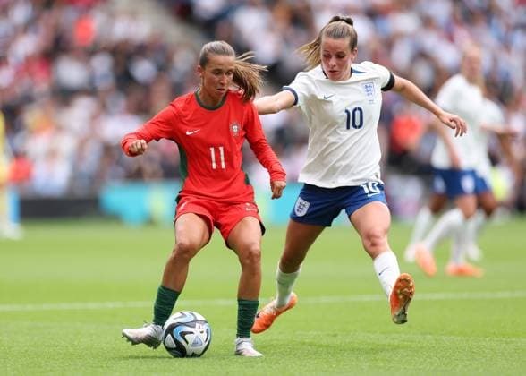England v Portugal 01 July 2023, Milton Keynes - Womens International Friendly, Länderspiel, Nationalmannschaft - England v Portugal - Tatiana Pinto of Portugal and Ella Toone of England - Photo: Jacques Feeney Offside. Milton Keynes UK Copyright: xJacquesxFeeneyx xOffsidexOffside