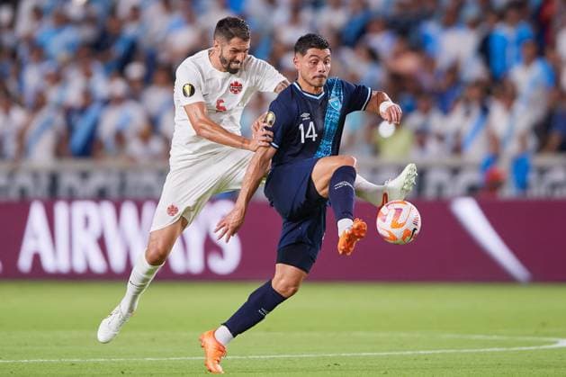 RECORD DATE NOT STATED 2023 CONCACAF Gold Cup Guatemala 0-0 Canada (L-R), Steve Vitoria of Canada and Darwin Lom of Guatemala during the game Guatemala vs Canada, corresponding to group D of the CONCACAF Gold Cup 2023, at Shell Energy Stadium, on July 01, 2023. <br><br> (I-D), Steve Vitoria de canada y Darwin Lom de Guatemala durante el partido Guatemala vs Canada, correspondiente al grupo D de la Copa Oro de la CONCACAF 2023, en el Shell Energy Stadium, el 01 de Julio de 2023. HOUSTON TEXAS ESTADOS UNIDOS  Copyright: xCristianxdexMarchenax 20230701222951_CGC_23_GD_GUA_CAN_LOM69