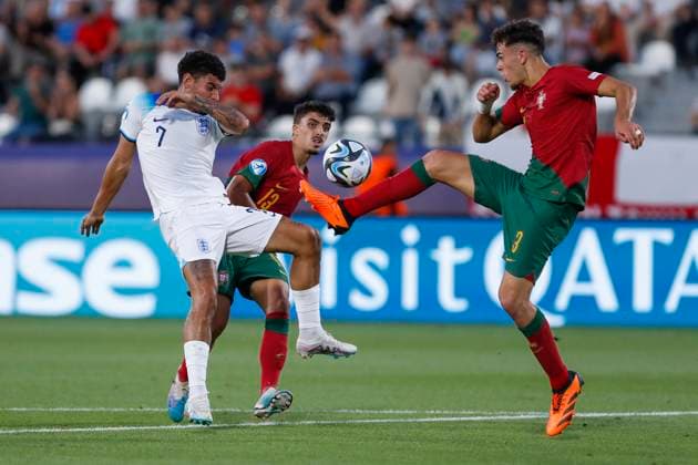 UEFA U21, U 21 EM, England - Portugal, Viertelfinale, 02.07.2023, Kutaissi Morgan GIBBS-WHITE ( 6, England) im Zweikampf mit Andre AMARO ( 3, Portugal), UEFA U21-Fussball-Europameisterschaft in Rumaenien und Georgien, England - Portugal, Viertelfinale, 02.07.2023, Ramas-Schengelia-Stadion, Kutaissi Copyright: xBEAUTIFULxSPORTS Meuselx