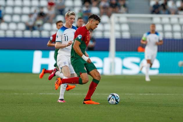 UEFA U21, U 21 EM, England - Portugal, Viertelfinale, 02.07.2023, Kutaissi Andre AMARO ( 3, Portugal), Anthony GORDON ( 11, England), UEFA U21-Fussball-Europameisterschaft in Rumaenien und Georgien, England - Portugal, Viertelfinale, 02.07.2023, Ramas-Schengelia-Stadion, Kutaissi Copyright: xBEAUTIFULxSPORTS Meuselx