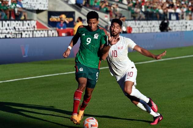 July 2, 2023, Santa Clara, CA, USA: Santa Clara, CA, U.S. - Qatar scored a point early in the first half of the Concacaf Gold Cup match against Mexico Sunday at LeviÃ¢â‚¬â ¢s Stadium in Santa Clara Ca. Mexico struggled to catch up eventually losing to Qatar one to zero. Santa Clara USA - ZUMAw332 20230702_zap_w332_018 Copyright: xNealxWatersx