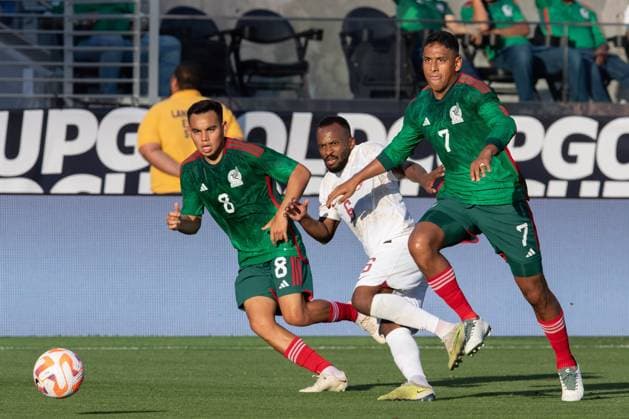 RECORD DATE NOT STATED 2023 CONCACAF Gold Cup Mexico vs Qatar (L-R), Carlos Rodriguez of Mexico and Abdoulla Ahmed of Qatar during the game Mexico (Mexican national team, Nationalteam vs Qatar, corresponding to group B of the CONCACAF Gold Cup 2023, at Levis Stadium, on July 02, 2023. <br><br> (I-D), Carlos Rodriguez de Mexico y Abdoulla Ahmed de Qatar durante el partido Mexico (Seleccion Nacional de Mexico) vs Qatar, correspondiente al grupo B de la Copa Oro de la CONCACAF 2023, en el Levis Stadium, el 02 de Julio de 2023. SANTA CLARA CALIFORNIA ESTADOS UNIDOS Copyright: xDavidxLeahx 20230702214521_CGC_GB_MEX_QAT_RODRIGUEZ85