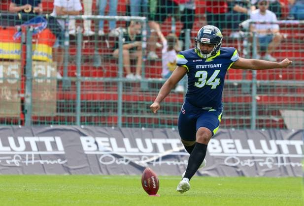 Kicker, Kickoff, Punt, Lenny Krieg (Stuttgart Surge, 34) ,GER, Munich Ravens vs. Stuttgart Surge, Football, European League of Football ELF, Week 5, Saison 2023, 02.07.2023, Munich Ravens vs. Stuttgart Surge, Football, European League of Football ELF, Week 5, Saison 2023, 02.07.2023 Unterhaching Copyright: xEibner-Pressefoto JennixMaulx EP_JML