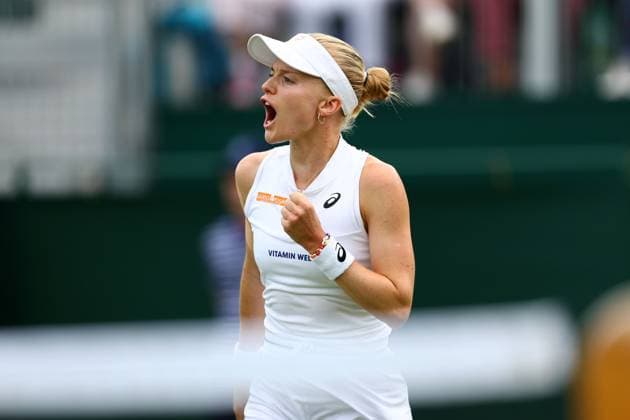 Mandatory Credit: Photo by Simon Dael Shutterstock (13992952l) Harriet Dart celebrates winning the first set Wimbledon Tennis Championships, Day 1, The All England Lawn Tennis and Croquet Club, London, UK - 03 Jul 2023 Wimbledon Tennis Championships, Day 1, The All England Lawn Tennis and Croquet Club, London, UK - 03 Jul 2023  Copyright: xSimonxDael Shutterstockx 13992952l