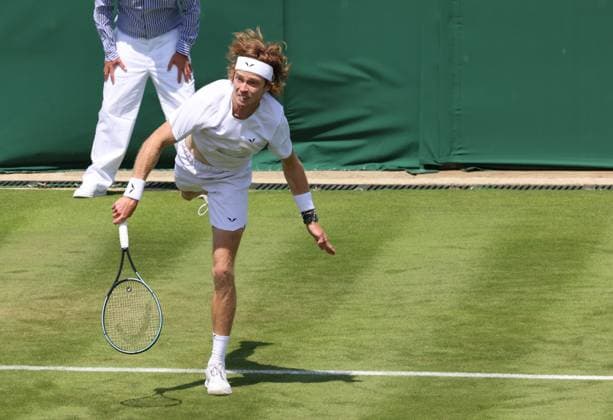 2023 Wimbledon Tournament LONDRES, LO - 03.07.2023: 2023 WIMBLEDON TOURNAMENT - Andrey Rublev (RUS) during Wimbledon 2023 Tournament held in London, England. (Photo: Andre Chaco Fotoarena) x2396405x  AndrexChaco