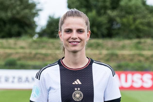 Mannschaftsfoto Portraittermin DFB Frauen; 03.07.2023 Tabea Sellner (Deutschland, 15) Mannschaftsfoto Portraittermin DFB Frauen, Herzogenaurach, adidas Homeground Copyright: xBEAUTIFULxSPORTS Wunderlx
