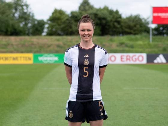 Marina Hegering (Deutschland, 05), GER, DFB Fussball Frauen Nationalmannschaft, Portrait Fototermin, FIFA WM Vorbereitung 2023 in Herzogenaurach, 02.07.2023 Nicole Anyomi (Deutschland, 25),GER, DFB Fussball Frauen Nationalmannschaft, Portrait Fototermin, FIFA WM Vorbereitung 2023 in Herzogenaurach, 02.07.2023 Herzogenaurach Copyright: xEibner-Pressefoto Memmlerx EP_MMR