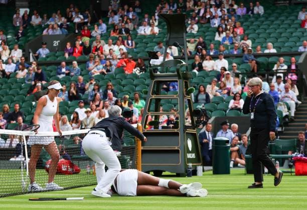 Mandatory Credit: Photo by Ella Ling Shutterstock (13992814cl) Venus Williams lies injured on Centre Court after falling and appearing to hurt her Knee as Elina Svitolina shows concern Wimbledon Tennis Championships, Day 1, The All England Lawn Tennis and Croquet Club, London, UK - 03 Jul 2023 Wimbledon Tennis Championships, Day 1, The All England Lawn Tennis and Croquet Club, London, UK - 03 Jul 2023  Copyright: xEllaxLing Shutterstockx 13992814cl