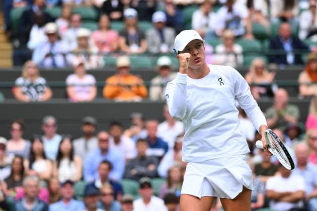 Sport Bilder des Tages Wimbledom Championships Day 1 Iga Swiatek (POL) plays her first round match at the 2023 Wimbledon Championships at the AELTC in London, UK on July 3, 2023. Photo by Corinne Dubreuil ABACAPRESS.COM London United Kingdom  Copyright: xDubreuilxCorinne ABACAx 859389_017 DubreuilxCorinne ABACAx 859389_017