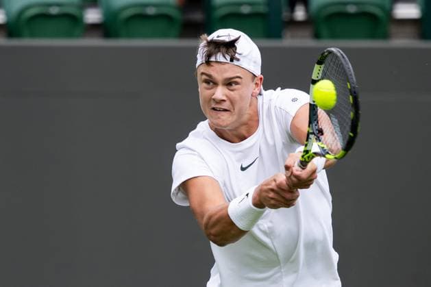 230704 Holger Rune of Denmark competes in a first round singles tennis match on July 4, 2023 in London. Photo: Jesper Zerman BILDBYRAN COP 234 JZ0390 tennis wimbledon day 2 bbeng Copyright: JESPERxZERMAN BB230704JZ007