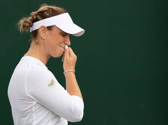Belgian Ysaline Bonaventure looks dejected during the match between Belgian Bonaventure and Chinese Bai, in the Women s Singles First Round, at the 2023 Wimbledon grand slam tennis tournament at the All England Tennis Club, in south-west London, Britain, Tuesday 04 July 2023. BENOITxDOPPAGNE  x70080228x