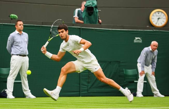 Mandatory Credit: Photo by Ella Ling Shutterstock (13995851ag) Carlos Alcaraz Wimbledon Tennis Championships, Day 2, The All England Lawn Tennis and Croquet Club, London, UK - 04 Jul 2023 Wimbledon Tennis Championships, Day 2, The All England Lawn Tennis and Croquet Club, London, UK - 04 Jul 2023  Copyright: xEllaxLing Shutterstockx 13995851ag