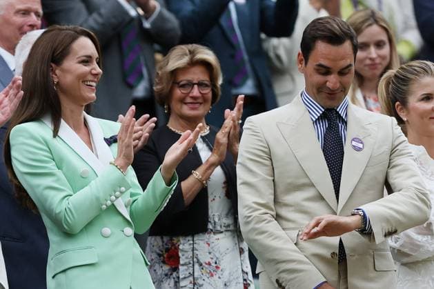 Great Britain, London, All England Lawn Tennis Club, The Championships Wimbledon 2023 - DAY 1- 04 07 2023 Former player Swiss Roger Federer honoured in the Royal Box for his career during a ceremony with The Duchess of Cambridge Kate Middleton, his wife Mirka Federer and his parents Robert and Linette Federer The Championships Wimbledon 2023- Roger Federer- Kate Middelton - 04 07 2023 PhotoNews Panoramic 