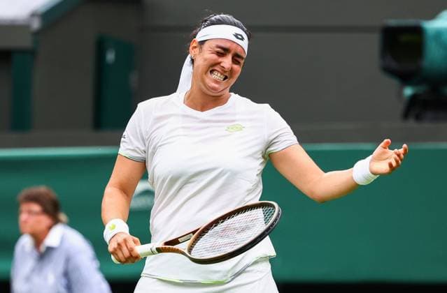 Mandatory Credit: Photo by Simon Dael Shutterstock (13995905dg) Ons Jabeur looks dejected Wimbledon Tennis Championships, Day 2, The All England Lawn Tennis and Croquet Club, London, UK - 04 Jul 2023 Wimbledon Tennis Championships, Day 2, The All England Lawn Tennis and Croquet Club, London, UK - 04 Jul 2023  Copyright: xSimonxDael Shutterstockx 13995905dg