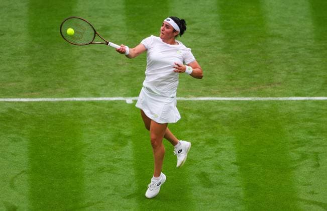 Mandatory Credit: Photo by Ella Ling Shutterstock (13995851bd) Ons Jabeur Wimbledon Tennis Championships, Day 2, The All England Lawn Tennis and Croquet Club, London, UK - 04 Jul 2023 Wimbledon Tennis Championships, Day 2, The All England Lawn Tennis and Croquet Club, London, UK - 04 Jul 2023  Copyright: xEllaxLing Shutterstockx 13995851bd