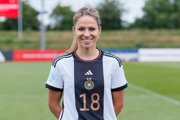 Melanie Leupolz (GER, 18); Porträt, Einzelbild, 03.07.2023, Herzogenaurach (Deutschland), Fussball, Frauen, Deutsche Nationalmannschaft, Media Day, DFB DFL REGULATIONS PROHIBIT ANY USE OF PHOTOGRAPHS AS IMAGE SEQUENCES AND OR QUASI-VIDEO.