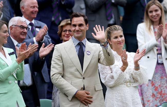 (230704) -- LONDON, July 4, 2023 -- Roger Federer (front C) stands with his wife Mirka Federer (front R) at Centre Court ahead of play on Day 2 of Wimbledon Tennis Championships in London, Britain, July 4, 2023. ) (SP)BRITAIN-LONDON-TENNIS-WIMBLEDON-ROGER FEDERER LixYing 