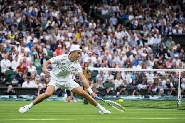 230704 Ryan Peniston of Great Britain competes in a first round singles tennis match against Andy Murray of Great Britain during day 2 of Wimbledon on July 4, 2023 in London. Photo: Jesper Zerman BILDBYRAN COP 234 JZ0390 tennis wimbledon day 2 bbeng Copyright: JESPERxZERMAN BB230704JZ064