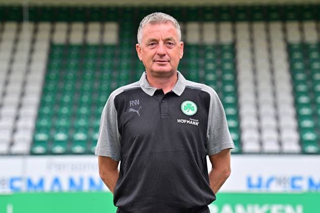 04.07.2023 - SpVgg Greuther Fürth ( Kleeblatt Spielvereinigung ) - 2. Fussball Bundesliga - Saison 2023 2024 - Fototermin Porträttermin Vorstellung Präsentation Pressetermin - - Einzelbild Einzelfoto Portrait Porträt Kopfbild - Rainer Widmayer (Co-Trainer SpVgg Greuther Fürth )
