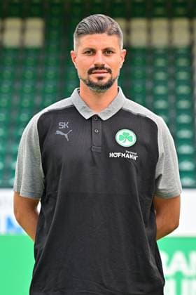 04.07.2023 - SpVgg Greuther Fürth ( Kleeblatt Spielvereinigung ) - 2. Fussball Bundesliga - Saison 2023 2024 - Fototermin Porträttermin Vorstellung Präsentation Pressetermin - - Einzelbild Einzelfoto Portrait Porträt Kopfbild - Stefan Kleineheismann (Co-Trainer SpVgg Greuther Fürth )