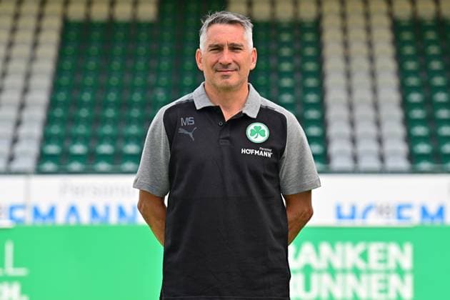 04.07.2023 - SpVgg Greuther Fürth ( Kleeblatt Spielvereinigung ) - 2. Fussball Bundesliga - Saison 2023 2024 - Fototermin Porträttermin Vorstellung Präsentation Pressetermin - - Einzelbild Einzelfoto Portrait Porträt Kopfbild - Michael Schleinkofer (Athletik-Trainer SpVgg Greuther Fürth )