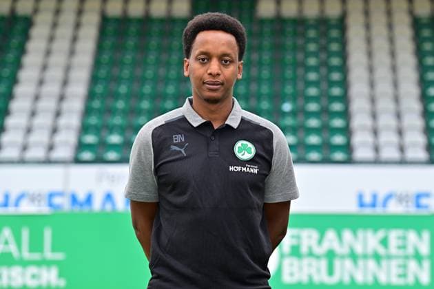 04.07.2023 - SpVgg Greuther Fürth ( Kleeblatt Spielvereinigung ) - 2. Fussball Bundesliga - Saison 2023 2024 - Fototermin Porträttermin Vorstellung Präsentation Pressetermin - - Einzelbild Einzelfoto Portrait Porträt Kopfbild - Benjamin Ngarambe (Physio SpVgg Greuther Fürth )