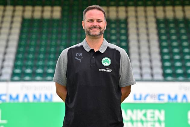 04.07.2023 - SpVgg Greuther Fürth ( Kleeblatt Spielvereinigung ) - 2. Fussball Bundesliga - Saison 2023 2024 - Fototermin Porträttermin Vorstellung Präsentation Pressetermin - - Einzelbild Einzelfoto Portrait Porträt Kopfbild - Daniel Wiegand (Team-Koordinator Zeugwart SpVgg Greuther Fürth )