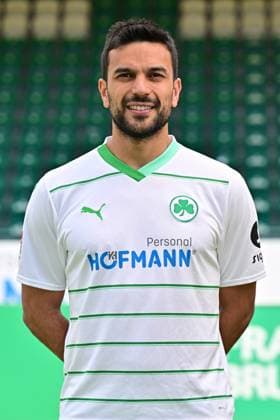 04.07.2023 - SpVgg Greuther Fürth ( Kleeblatt Spielvereinigung ) - 2. Fussball Bundesliga - Saison 2023 2024 - Fototermin Porträttermin Vorstellung Präsentation Pressetermin - - Einzelbild Einzelfoto Portrait Porträt Kopfbild - Oussama Haddadi (5, SpVgg Greuther Fürth )
