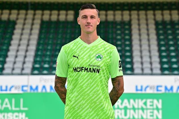 04.07.2023 - SpVgg Greuther Fürth ( Kleeblatt Spielvereinigung ) - 2. Fussball Bundesliga - Saison 2023 2024 - Fototermin Porträttermin Vorstellung Präsentation Pressetermin - - Einzelbild Einzelfoto Portrait Porträt Kopfbild - Andreas Linde (1, SpVgg Greuther Fürth )