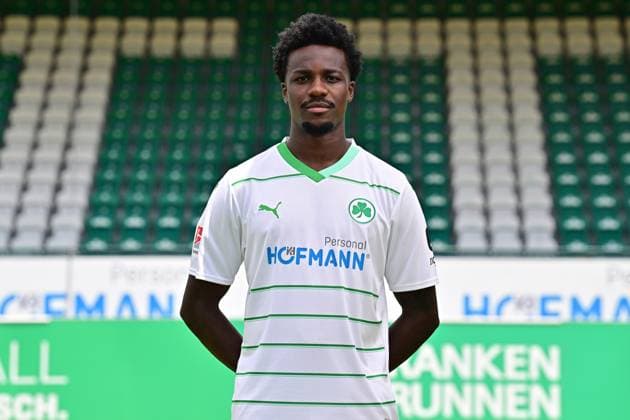 04.07.2023 - SpVgg Greuther Fürth ( Kleeblatt Spielvereinigung ) - 2. Fussball Bundesliga - Saison 2023 2024 - Fototermin Porträttermin Vorstellung Präsentation Pressetermin - - Einzelbild Einzelfoto Portrait Porträt Kopfbild - Gideon Jung ( 23, SpVgg Greuther Fürth )