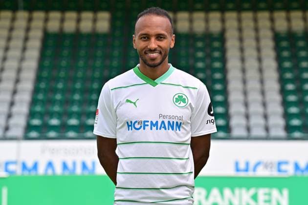 04.07.2023 - SpVgg Greuther Fürth ( Kleeblatt Spielvereinigung ) - 2. Fussball Bundesliga - Saison 2023 2024 - Fototermin Porträttermin Vorstellung Präsentation Pressetermin - - Einzelbild Einzelfoto Portrait Porträt Kopfbild - Julian Green (37, SpVgg Greuther Fürth )