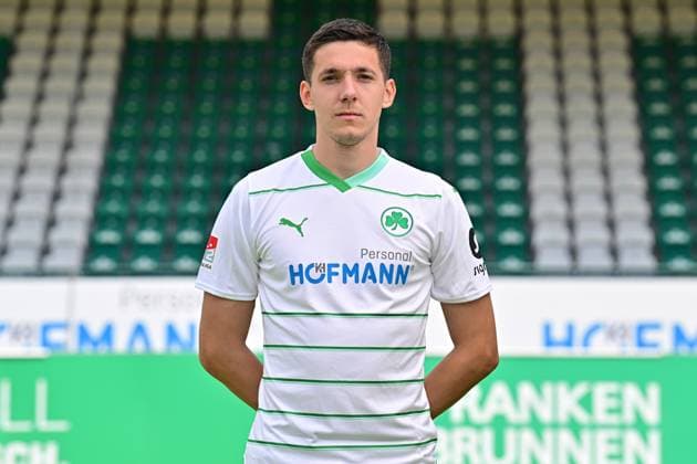 04.07.2023 - SpVgg Greuther Fürth ( Kleeblatt Spielvereinigung ) - 2. Fussball Bundesliga - Saison 2023 2024 - Fototermin Porträttermin Vorstellung Präsentation Pressetermin - - Einzelbild Einzelfoto Portrait Porträt Kopfbild - Damian Michalski (4, SpVgg Greuther Fürth )