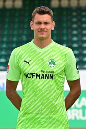 04.07.2023 - SpVgg Greuther Fürth ( Kleeblatt Spielvereinigung ) - 2. Fussball Bundesliga - Saison 2023 2024 - Fototermin Porträttermin Vorstellung Präsentation Pressetermin - - Einzelbild Einzelfoto Portrait Porträt Kopfbild - Leon Schaffran (25, SpVgg Greuther Fürth )