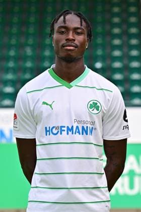 04.07.2023 - SpVgg Greuther Fürth ( Kleeblatt Spielvereinigung ) - 2. Fussball Bundesliga - Saison 2023 2024 - Fototermin Porträttermin Vorstellung Präsentation Pressetermin - - Einzelbild Einzelfoto Portrait Porträt Kopfbild - Dickson Abiama (11, SpVgg Greuther Fürth )