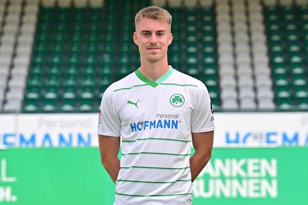 04.07.2023 - SpVgg Greuther Fürth ( Kleeblatt Spielvereinigung ) - 2. Fussball Bundesliga - Saison 2023 2024 - Fototermin Porträttermin Vorstellung Präsentation Pressetermin - - Einzelbild Einzelfoto Portrait Porträt Kopfbild - Gian Luca Gian-Luca Itter (27, SpVgg Greuther Fürth )