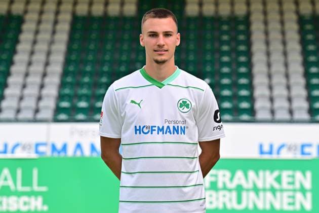 04.07.2023 - SpVgg Greuther Fürth ( Kleeblatt Spielvereinigung ) - 2. Fussball Bundesliga - Saison 2023 2024 - Fototermin Porträttermin Vorstellung Präsentation Pressetermin - - Einzelbild Einzelfoto Portrait Porträt Kopfbild - Tim Lemperle (19, SpVgg Greuther Fürth )