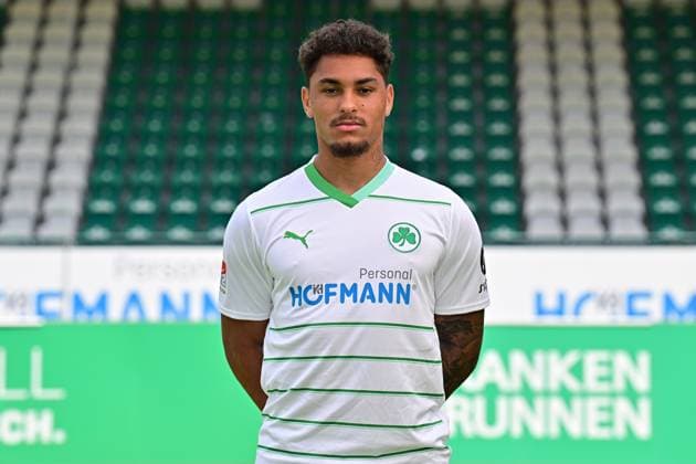 04.07.2023 - SpVgg Greuther Fürth ( Kleeblatt Spielvereinigung ) - 2. Fussball Bundesliga - Saison 2023 2024 - Fototermin Porträttermin Vorstellung Präsentation Pressetermin - - Einzelbild Einzelfoto Portrait Porträt Kopfbild - Armindo Sieb (30, SpVgg Greuther Fürth )