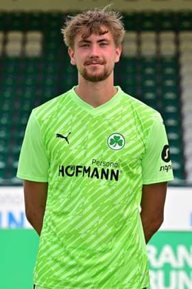 04.07.2023 - SpVgg Greuther Fürth ( Kleeblatt Spielvereinigung ) - 2. Fussball Bundesliga - Saison 2023 2024 - Fototermin Porträttermin Vorstellung Präsentation Pressetermin - - Einzelbild Einzelfoto Portrait Porträt Kopfbild - Lasse Schulz ( SpVgg Greuther Fürth )