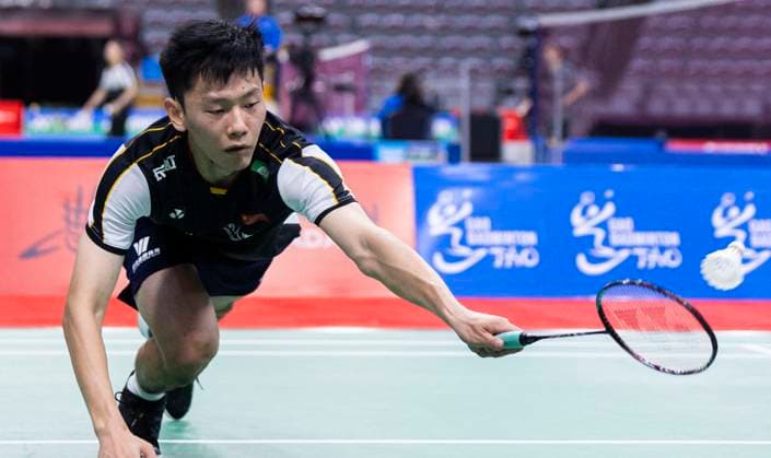 (230705) -- CALGARY, July 5, 2023 -- Lei Lanxi of China returns a shot during the second round of men s singles qualification match against Kashyap Parupalli of India at the 2023 Canada Open badminton tournament in Calgary, Canada, on July 4, 2023. (Photo by Xinhua) (SP)CANADA-CALGARY-BADMINTON-CANADA OPEN-MEN S SINGLES-QUALIFICATION ZouxZheng 